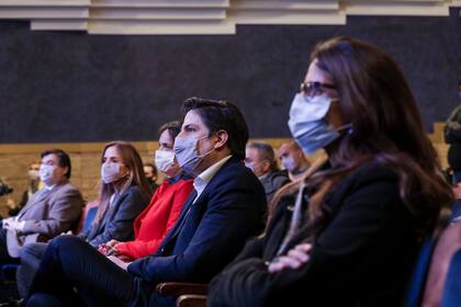 Del acto de los movimientos sociales participaron varios dirigentes oficialistas como la ministra de las Mujeres, Géneros y Diversidad Elizabeth Gómez Alcorta y el ministro de Educación Nicolás Trotta