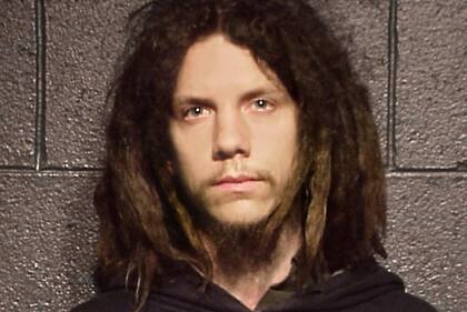 Del anonimato a esto. Hammond en 2009, arrestado tras una protesta en Chicago. A los 22, una revista ya hablaba de él como "un Robin Hood electrónico".