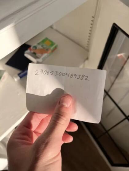 Del otro lado, el papel contaba con una larga secuencia de números aleatorios