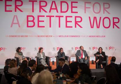 Del panel, que estuvo moderado por la exComisario de la Unión Europea para el Comercio, Cecilia Malmström, participaron además la subdirectora General FAO, Beth Bechdol; la investigadora del Council on Foreign Relations (CFR), Inu Manak; y el Secretario General de la Organización Mundial de Agricultores, Andrea Porro