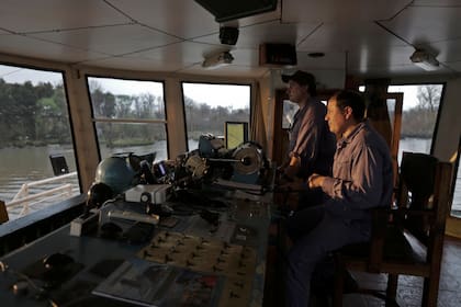 El contramaestre y el capitán deben estar atentos para que la carga sea equilibrada y así tener una buena navegación