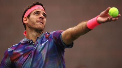 Del Potro se prepara para sacar frente al español Bautista Agut, al que doblegó en poco más de dos horas para meterse en octavos de final