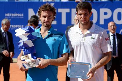 Delbonis, junto con Gulbis, luego de perder la final en Niza