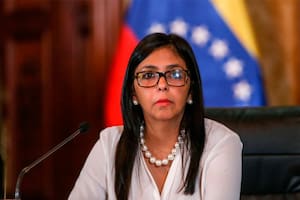 Venezuela: a la vicepresidenta Delcy Rodríguez se le cayó un árbol encima durante el paso del huracán Beryl