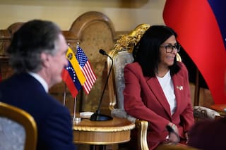 Delcy Rodríguez promociona el sector petrolero de Venezuela ante inversores en cumbre de Miami