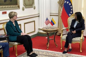 Delcy Rodríguez recibió a la enviada de EE.UU. y abrió una etapa de diálogo formal