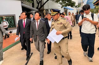 Delegación de legisladores surcoreanos visita sitio en Camboya de presunta red de estafas en línea