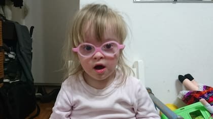 Delfii se cambia sola, se baña sola, hace su cama y ordena su cuarto.