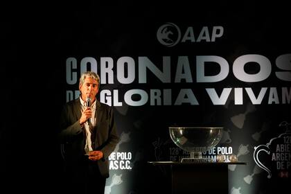 Delfín Uranga, el presidente de la Asociación Argentina de Polo, en la presentación y el sorteo de los equipos para la configuración de los grupos, en Palermo.