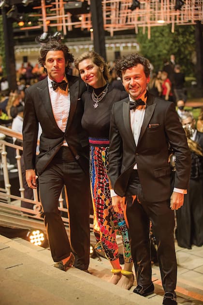 Delfina Blaquier junto a Nacho Figueras y el relacionista público Wally Diamante