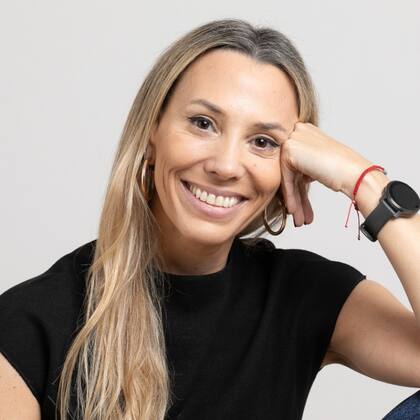 Delfina Casal: "Hasta hace no mucho tiempo, los diseñadores perdían horas de su tiempo generando adaptaciones para correr campañas de display y ahora lo pueden resolver en cuestión de minutos utilizando IA. O mismo optimizar campañas y ver qué funciona mejor lo que permite enfocar el tiempo y la energía de los creativos en lo que realmente aporta valor para el cliente”