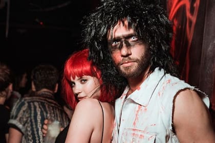 Delfina Chaves y Mariano Balcarce, muy juntos en una fiesta de Halloween