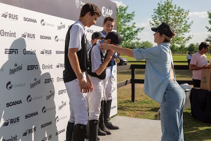 Delfina entregó
los premios.
