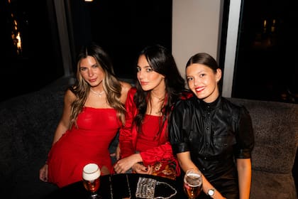 Delfina Ferro, Connie Fach y Zuzu Coudeu.