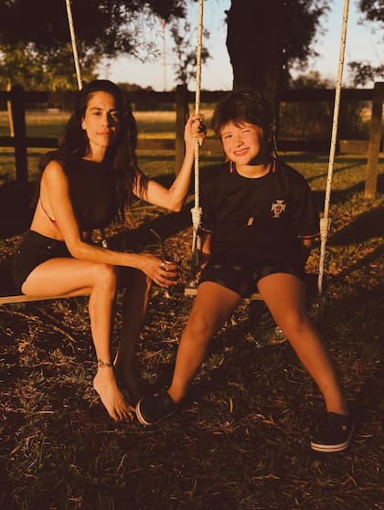 Delfina junto a su hijo Gennaro (Foto: @delfinagbosco)