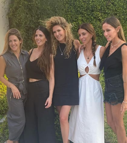 Delfina Lecouna, Rochi Goldenhorn, Isabel Macedo, Milagros Brito y Gisela Dulko (Foto: Instagram @isabelmacedophoto)