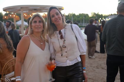 Delfina Pereyra, de Banco Macro, junto a Lucrecia Cornejo, socia de Diderot.art