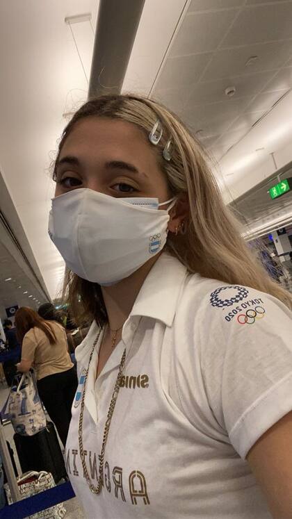 Delfina Pignatiello, en el aeropuerto, antes de subir al avión rumbo a Tokyo