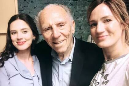 Delfina y Paula junto a su abuelo Isaac en el rodaje de ATAV, en noviembre de 2019