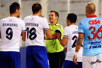 Delfino le da explicaciones a Somoza