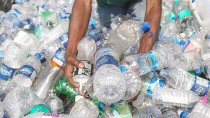 Delhi lanzó una iniciativa similar de cafeterías pero se fue reduciendo tras enfrentar desafíos como la falta de concienciación pública.