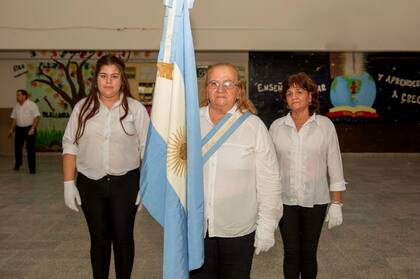 Delia Acosta, a la bandera