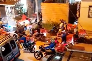 Otro grupo de repartidores fue en caravana a un asentamiento para recuperar una moto