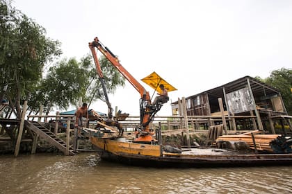 Venencio draga los canales y planta sauces para sedimentar los terrenos