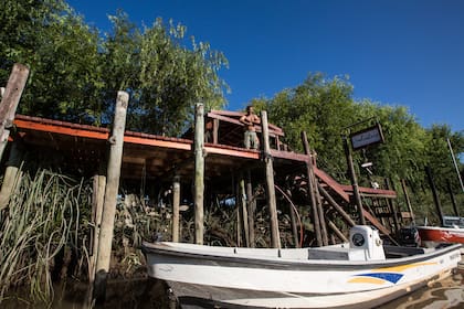 Aunque están a 10 minutos de lancha de San Isidro, no tienen ni luz, ni gas, ni agua corriente