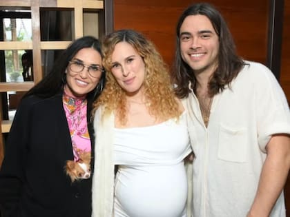 Demi Moore con Rumer Willis y Derek Richard Thomas