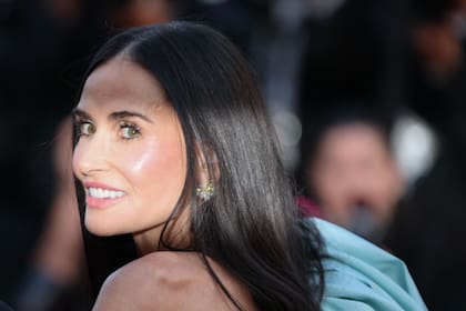 Demi Moore, de 63 años, se convirtió en la estrella de la alfombra roja con sus aclamados y llamativos looks