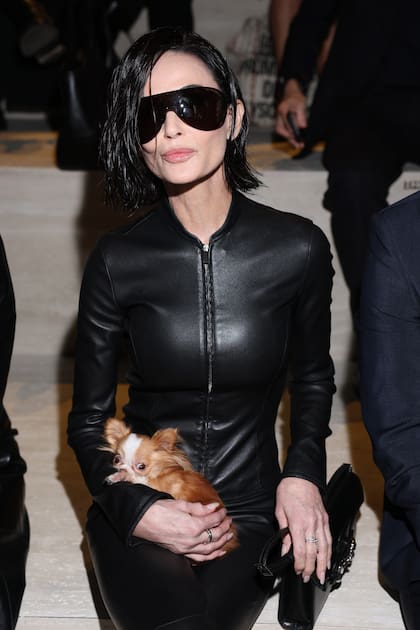 Demi Moore en el desfile de Gucci durante la Semana de la Moda de Milan