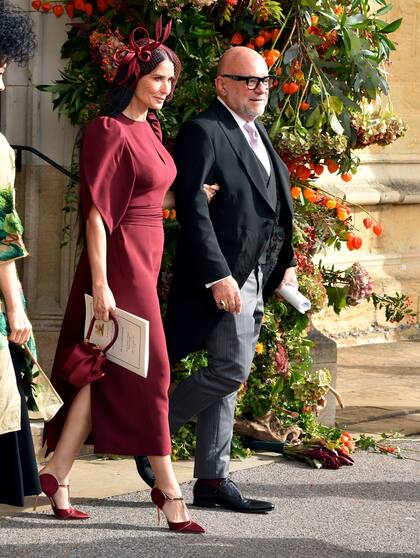 La actriz Demi Moore (acompañada por Eric Buterbaugh), impactó con un look monocromo de Stella McCartney. Complementó su vestido, entallado y con manga al codo, con tocado de redecilla y guillerminas altísimas.