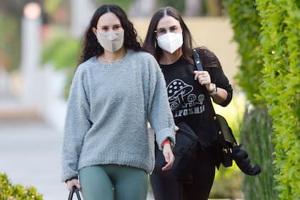 Recuperar el tiempo perdido. Demi Moore junto a su hija, Rumer, después de una clase de pilates en Los Ángeles, esta semana.