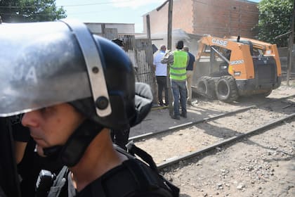 Demolición de un Bunker de drogas en Riobamba al 5000, Rosario