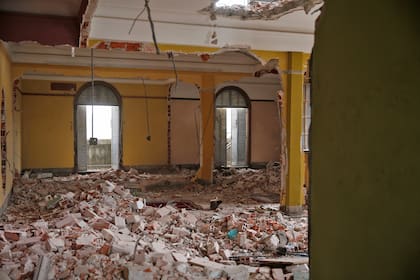 En este momento se está demoliendo el interior de cada departamento. La semana próxima se comenzará a derribar la estructura