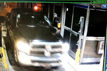 La camioneta de Tomás Fort, en un peaje de la Panamericana, el día del hecho