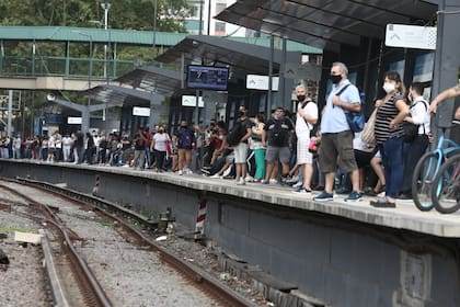 Demoras en el tren Sarmiento por un accidente en Ramos Mejía