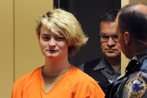 Denali Brehmer, condenada a 99 años de prisión, durante una audiencia en Alaska por el asesinato de Cynthia Hoffman