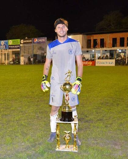 Dening durante su tiempo en club Huracán