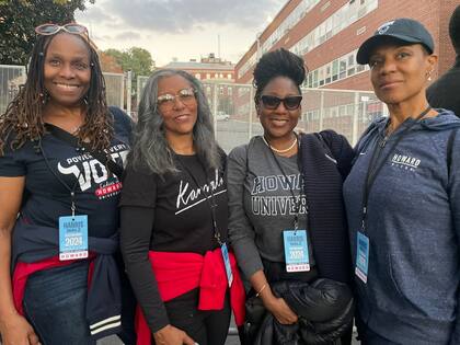 Denise Heart con sus amigas