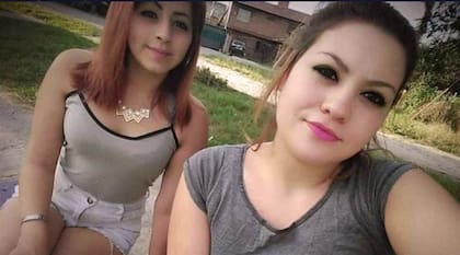 Denise Juárez y Sabrina Barrientos, en una selfie sacada poco antes de la masacre