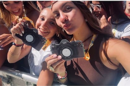 Denise junto a su amiga en la previa al show (Foto: Gentileza Denise Aramayo)