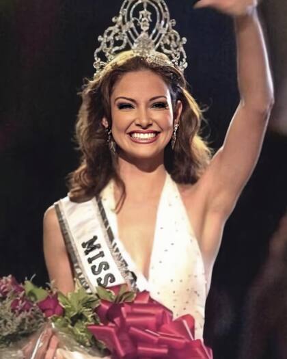 Denise Quiñones fue nombrada Miss Universo en 2001 (FB/Miss Universe)