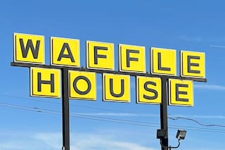 Denny's y Waffle House eliminan recargos por huevos tras caída de precios