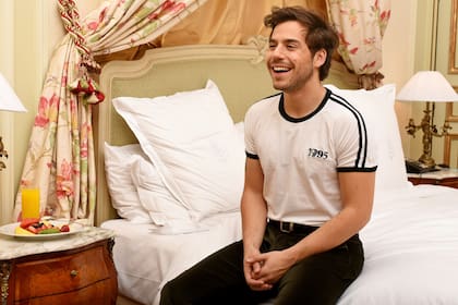 Si bien su familia nunca tuvo un fuerte vínculo con la música y el teatro, Fer se hizo un camino propio.