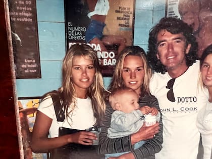 Dentro de la agencia, en Dotto Beach, junto a Bárbara Durand con su hijo Gian, Dolores Barreiro y Valeria Mazza
