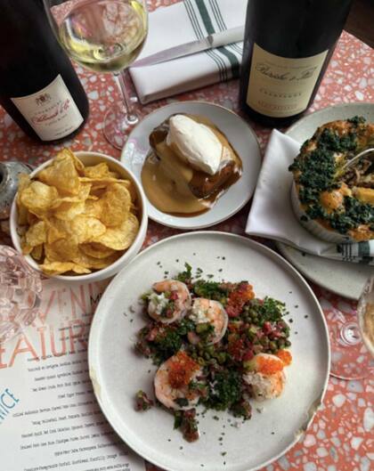 Dentro de la gastronomía, el bar de vinos Heavenly Creatures en Portland fue reconocido por sus mejillones con mantequilla ‘Nduja (IG @heavenlycreaturespdx)