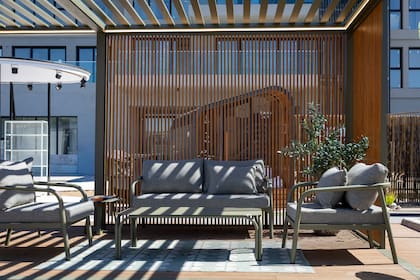 Dentro de MIKE Box se puede ver la nueva colección Meraki, de líneas curvas y fluidas.