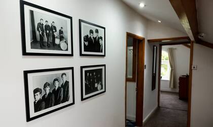 Dentro del Basbah Coffee Club hay referencias a The Beatles